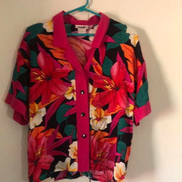 Woman’s VTG Y2k Floral Button-Up Shirt with Pink and Orange Flowers